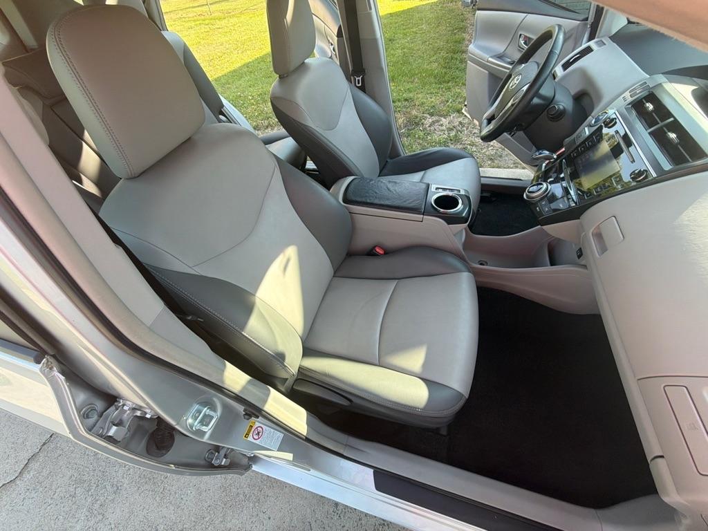 Toyota Prius V 5dr Wgn Three (Natl) 2016