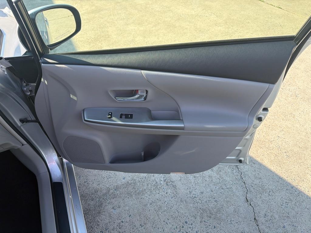 Toyota Prius V 5dr Wgn Three (Natl) 2016