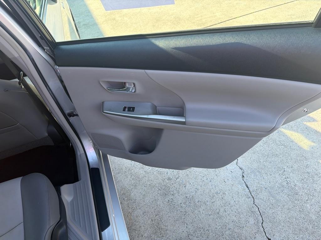 Toyota Prius V 5dr Wgn Three (Natl) 2016