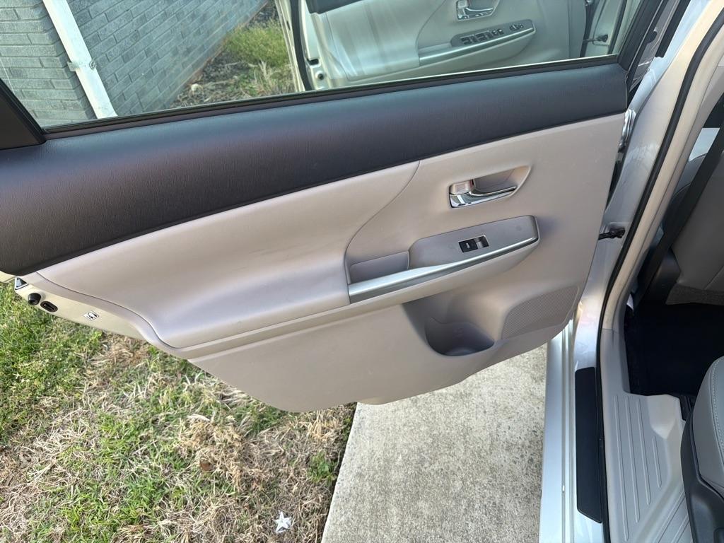 Toyota Prius V 5dr Wgn Three (Natl) 2016