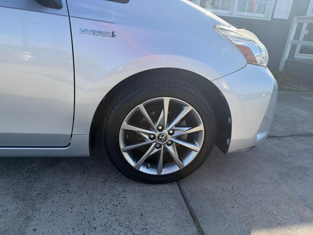 Toyota Prius V 5dr Wgn Three (Natl) 2016