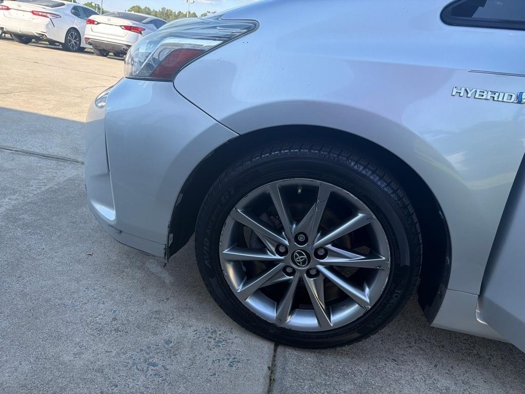 Toyota Prius V 5dr Wgn Three (Natl) 2016