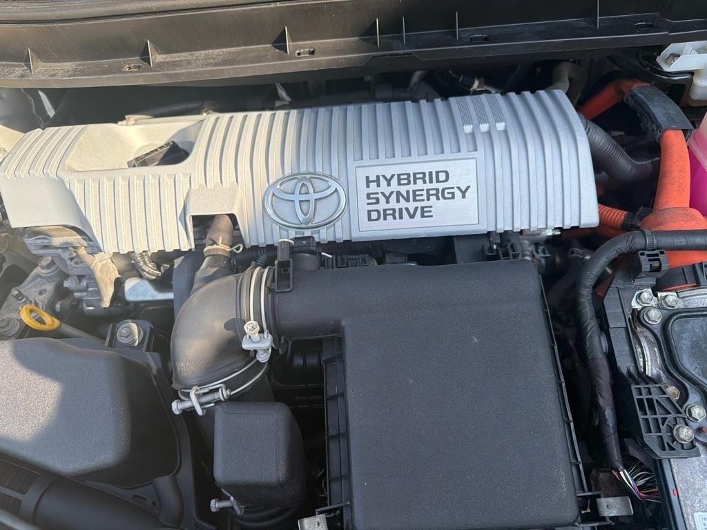 Toyota Prius V 5dr Wgn Three (Natl) 2016