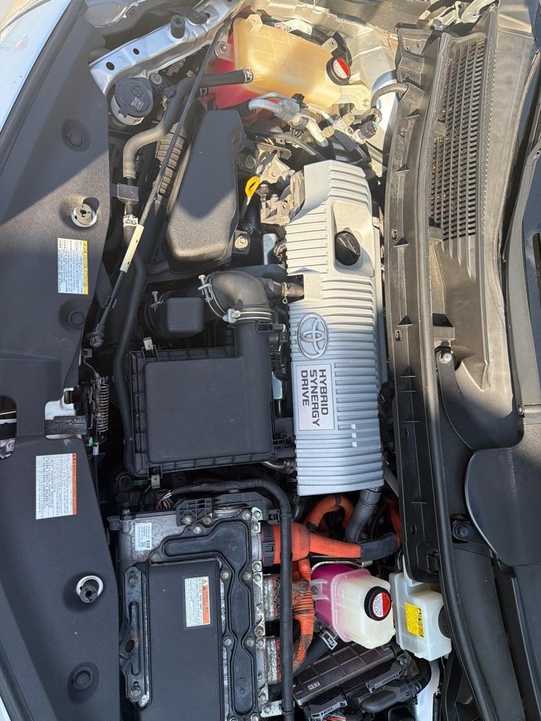 Toyota Prius V 5dr Wgn Three (Natl) 2016