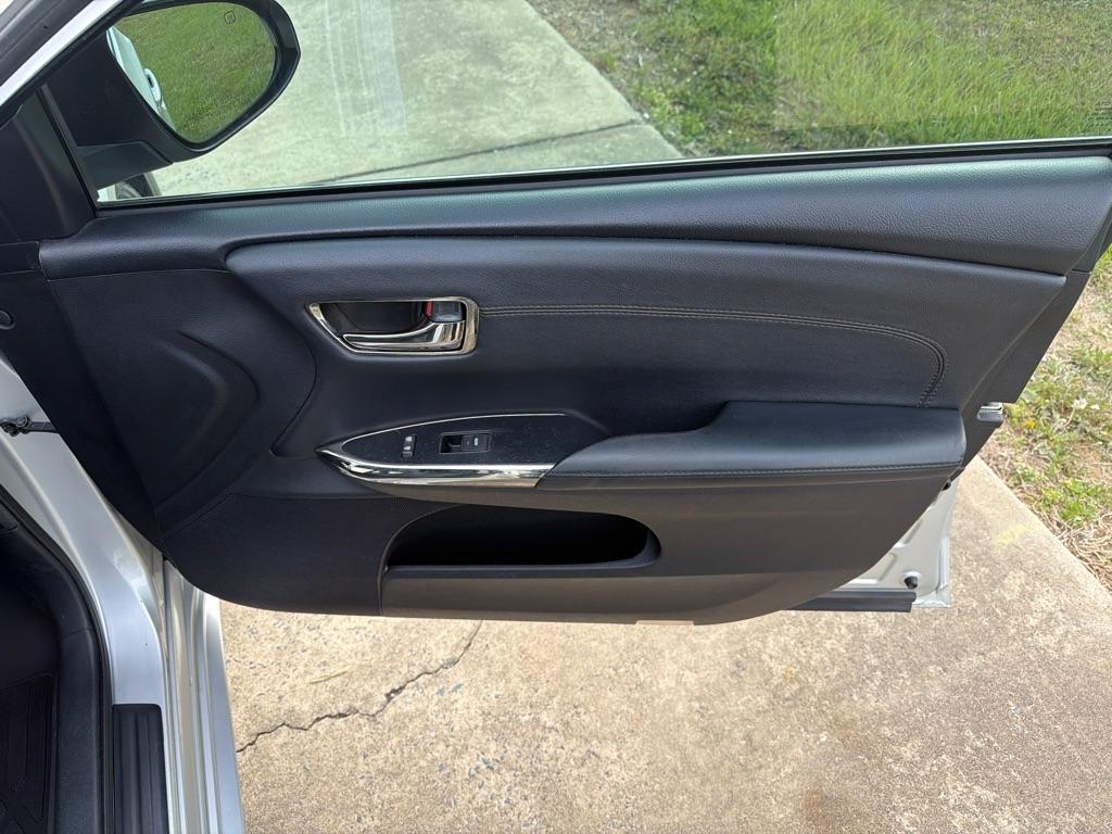 Toyota Avalon 4dr Sdn XLE Premium (Natl) 2013