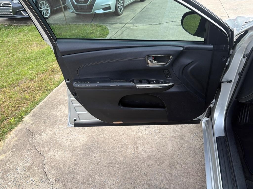 Toyota Avalon 4dr Sdn XLE Premium (Natl) 2013