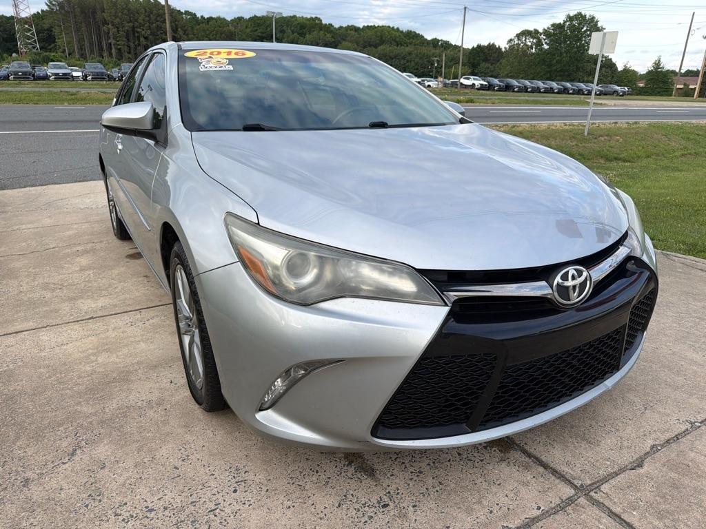Toyota Camry 4dr Sdn I4 Auto SE w/Special Edition Pkg (Natl) 2016