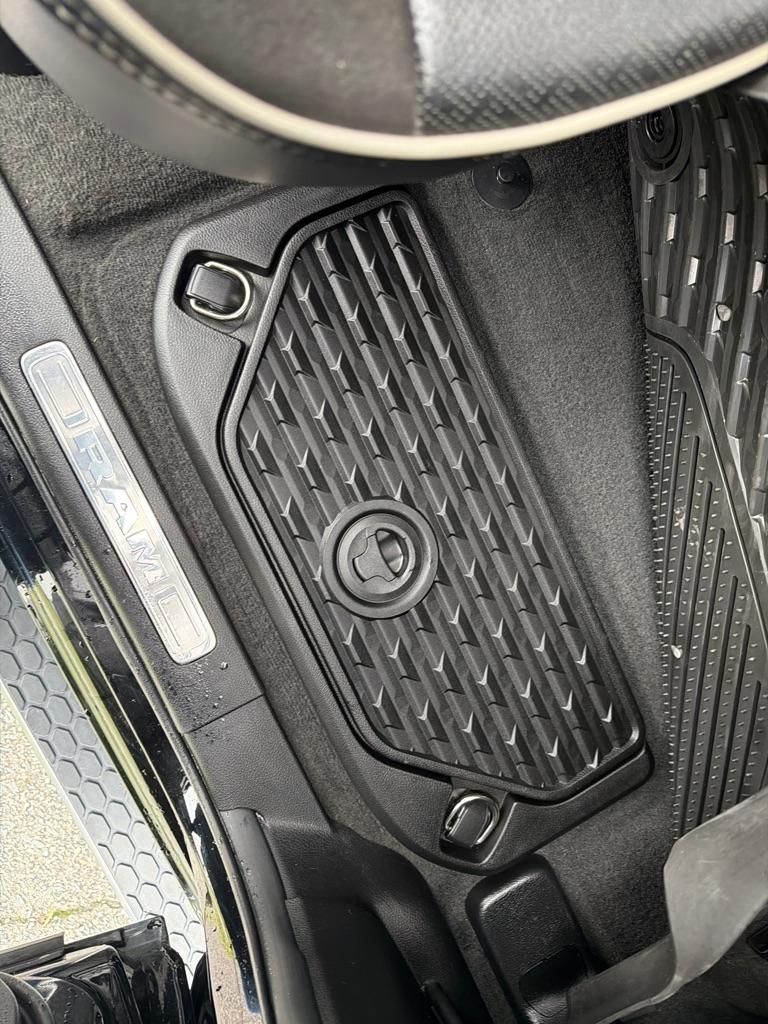 RAM 1500 Laramie 4x2 Crew Cab 5'7" Box 2022