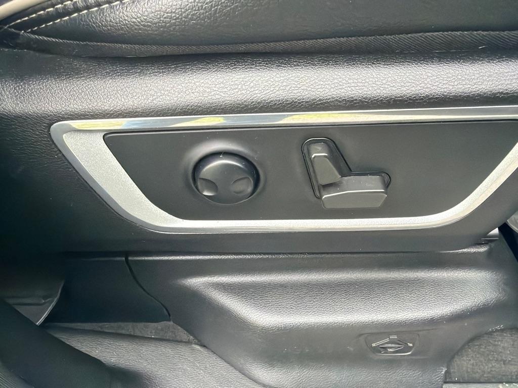 RAM 1500 Laramie 4x2 Crew Cab 5'7" Box 2022