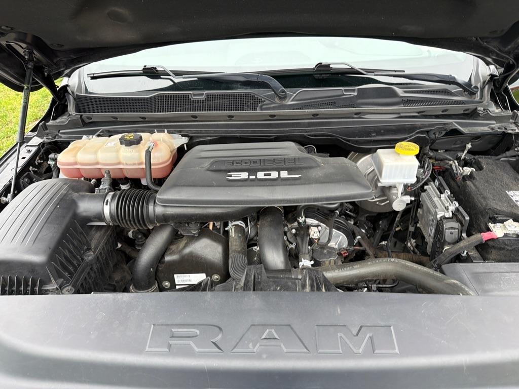 RAM 1500 Laramie 4x2 Crew Cab 5'7" Box 2022