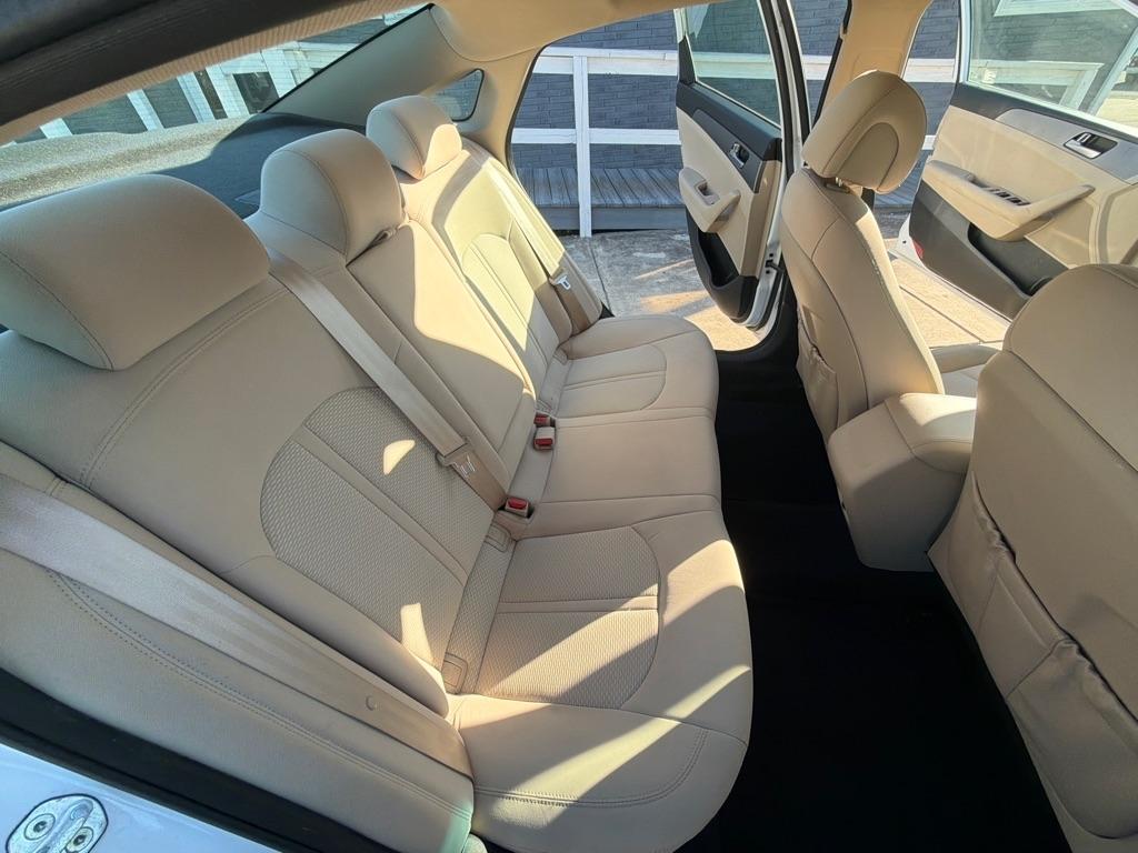 Hyundai Sonata 4dr Sdn 2.4L SE PZEV 2015
