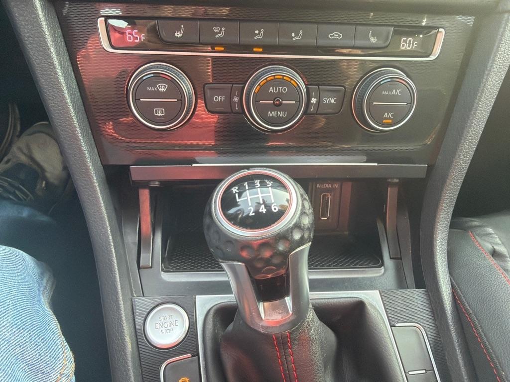 Volkswagen Golf GTI 4dr HB Man S w/Performance Pkg 2015