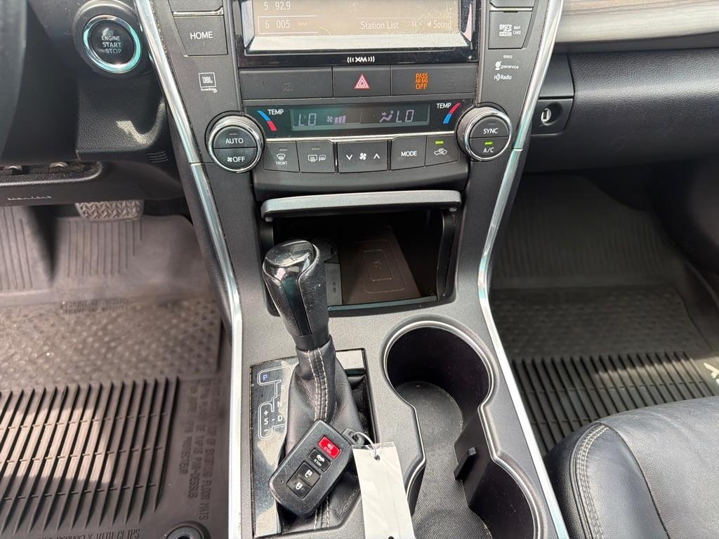 Toyota Camry XLE Auto (Natl) 2017