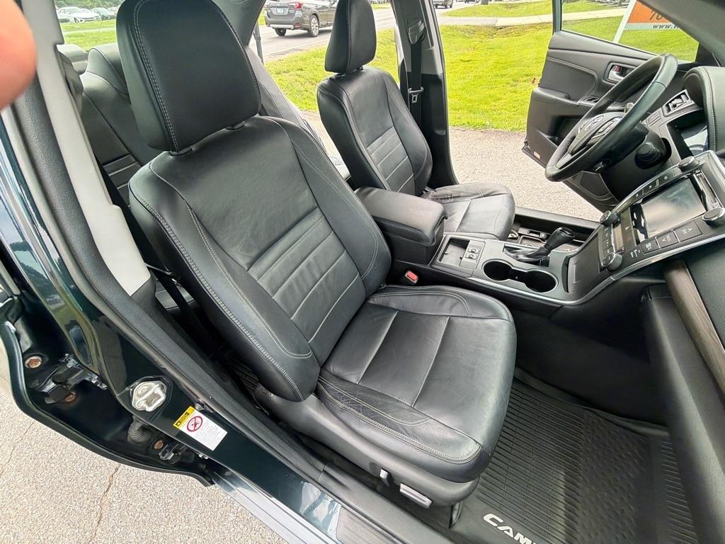 Toyota Camry XLE Auto (Natl) 2017