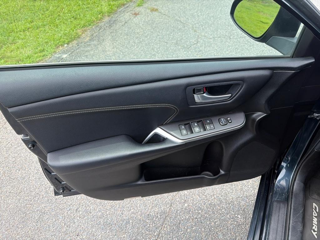 Toyota Camry XLE Auto (Natl) 2017