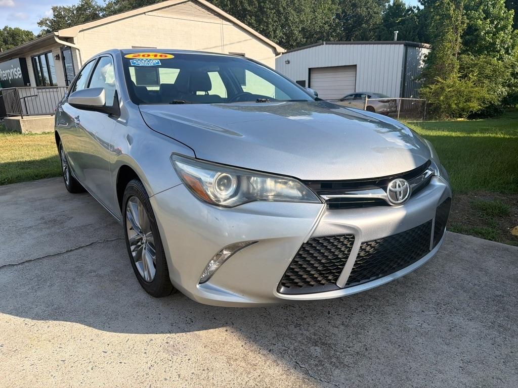Toyota Camry 4dr Sdn I4 Auto SE w/Special Edition Pkg (Natl) 2016
