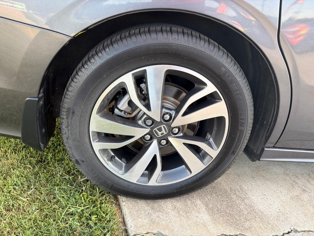 Honda Odyssey Touring Auto 2021