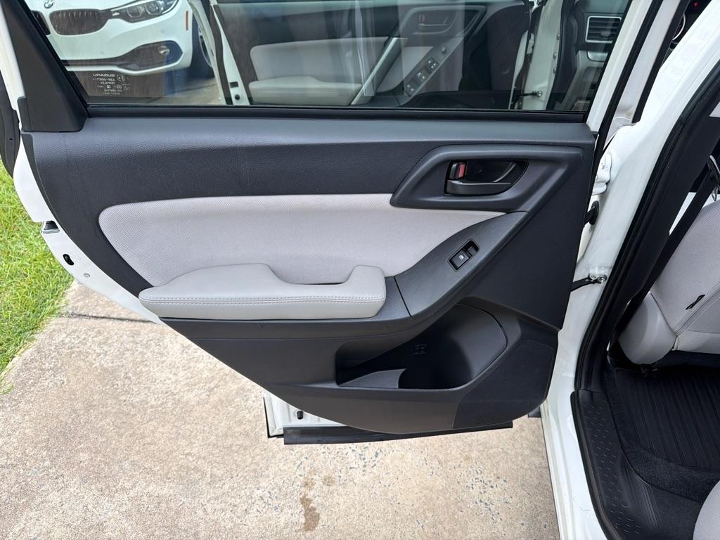 Subaru Forester 4dr CVT 2.5i Premium PZEV 2016