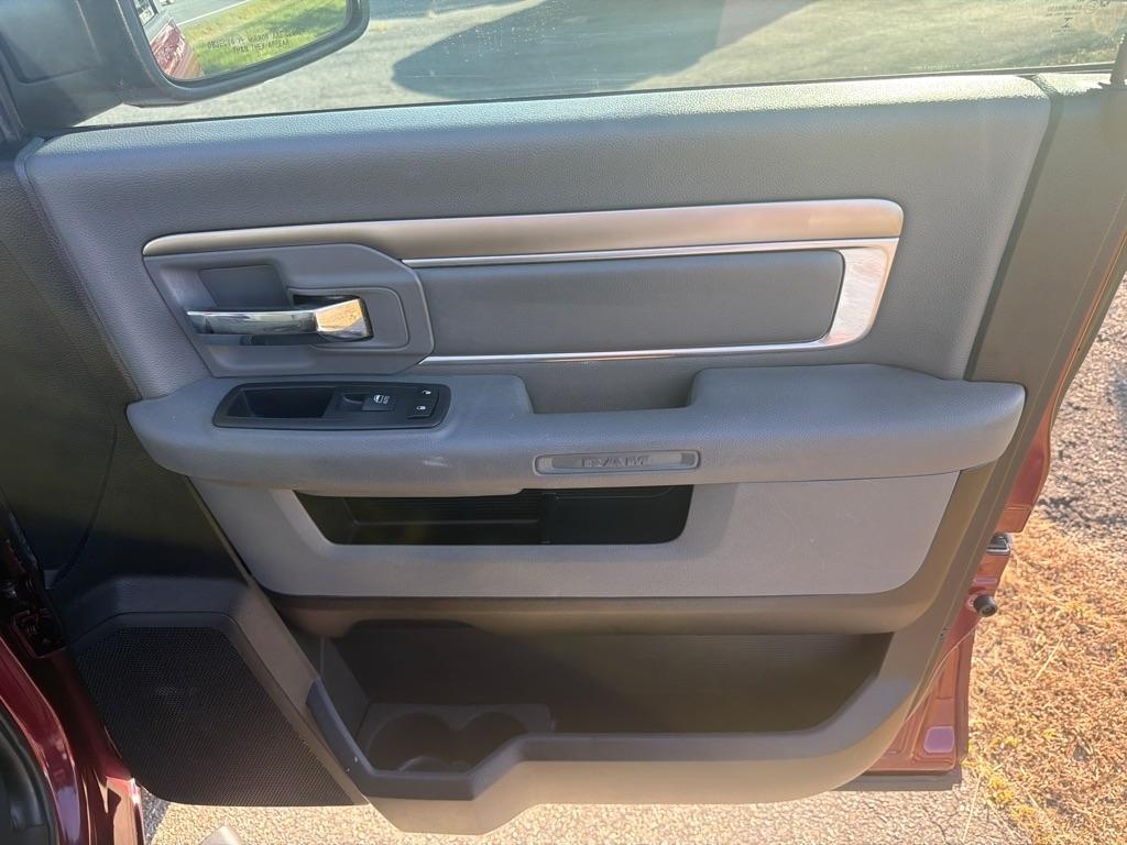 RAM 1500 Big Horn 4x4 Crew Cab 5'7" Box 2017