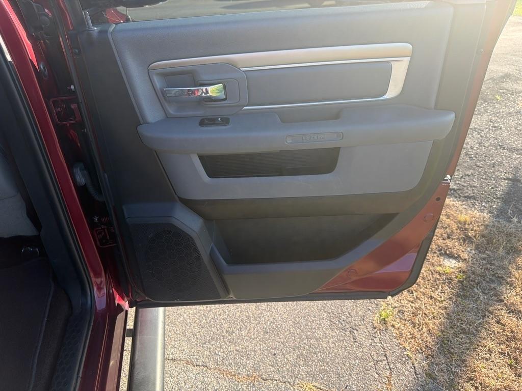 RAM 1500 Big Horn 4x4 Crew Cab 5'7" Box 2017