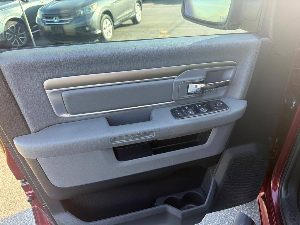 RAM 1500 Big Horn 4x4 Crew Cab 5'7" Box 2017
