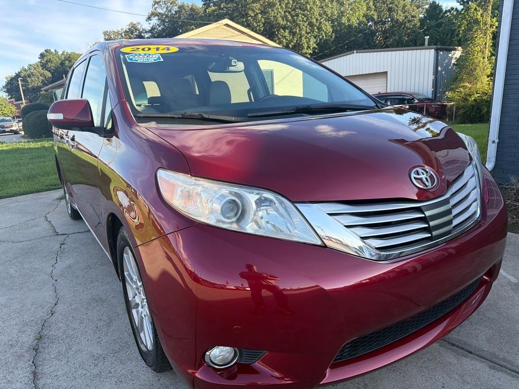 Toyota Sienna 5dr 7-Pass Van V6 XLE AAS FWD (Natl) 2014