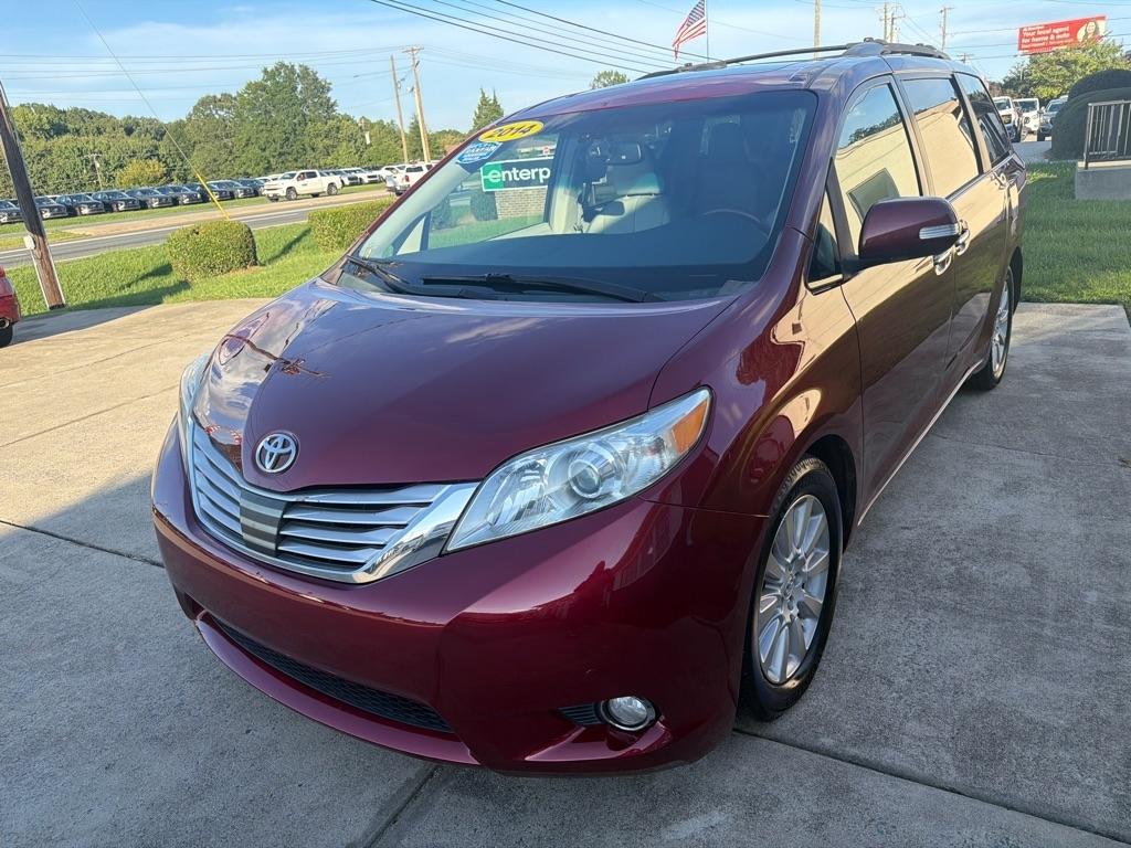 Toyota Sienna 5dr 7-Pass Van V6 XLE AAS FWD (Natl) 2014