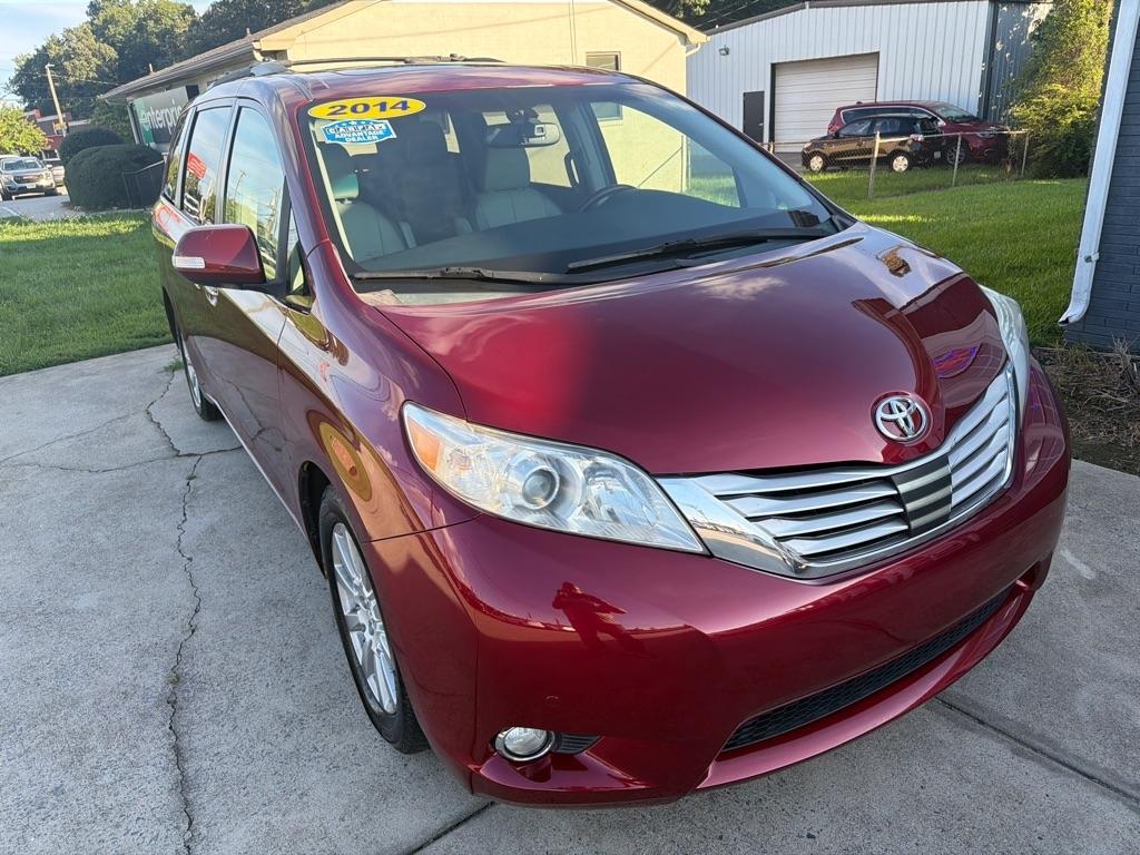 Toyota Sienna 5dr 7-Pass Van V6 XLE AAS FWD (Natl) 2014