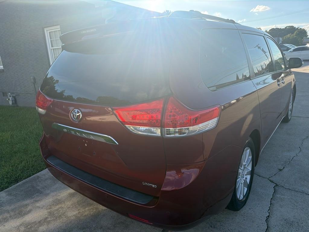 Toyota Sienna 5dr 7-Pass Van V6 XLE AAS FWD (Natl) 2014