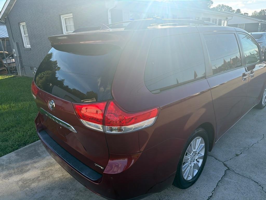 Toyota Sienna 5dr 7-Pass Van V6 XLE AAS FWD (Natl) 2014