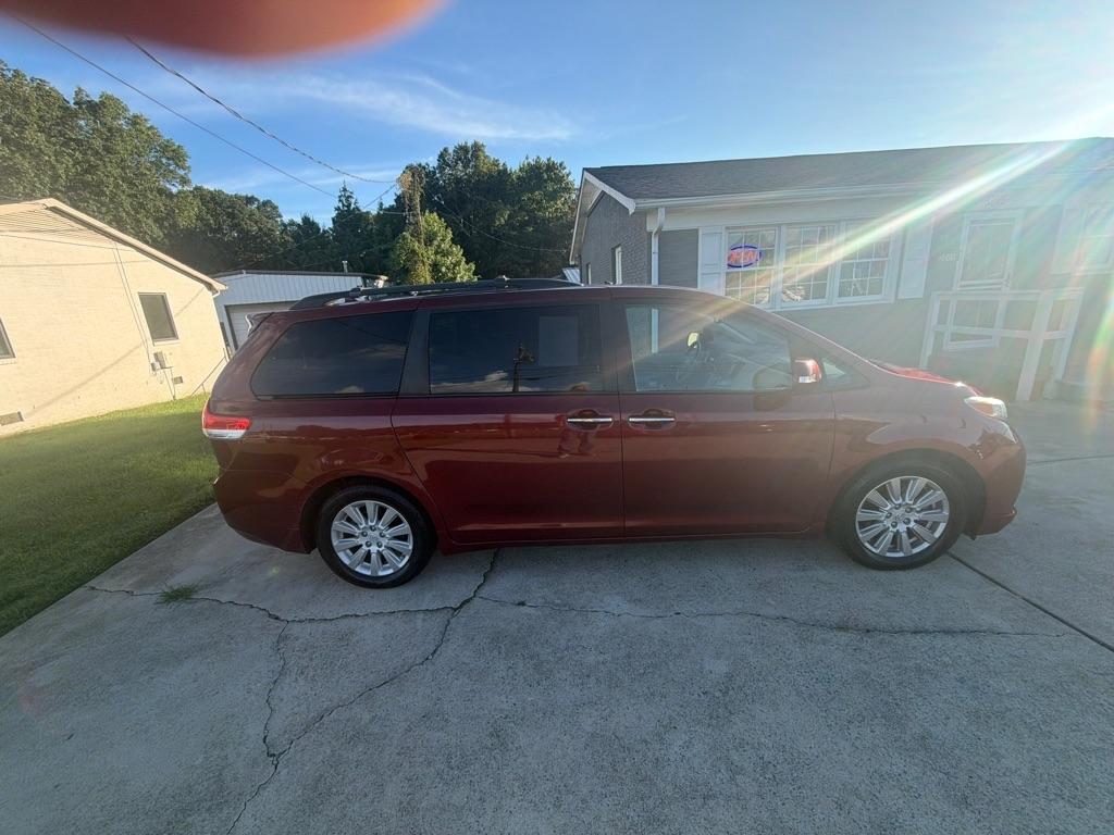 Toyota Sienna 5dr 7-Pass Van V6 XLE AAS FWD (Natl) 2014