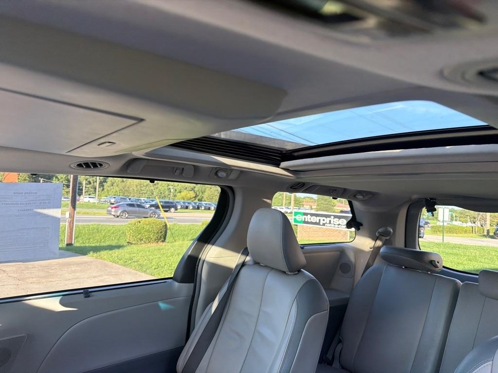 Toyota Sienna 5dr 7-Pass Van V6 XLE AAS FWD (Natl) 2014