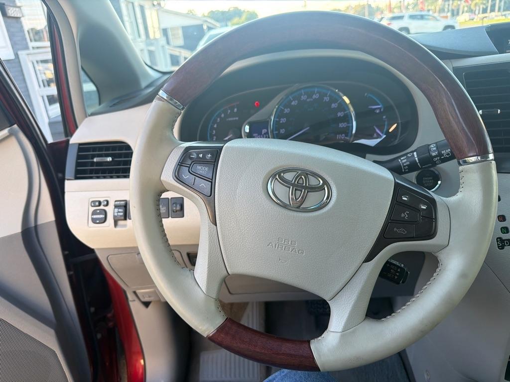 Toyota Sienna 5dr 7-Pass Van V6 XLE AAS FWD (Natl) 2014
