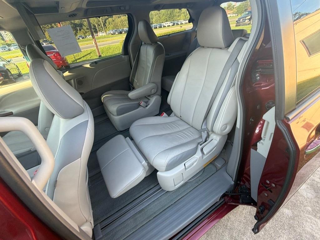 Toyota Sienna 5dr 7-Pass Van V6 XLE AAS FWD (Natl) 2014
