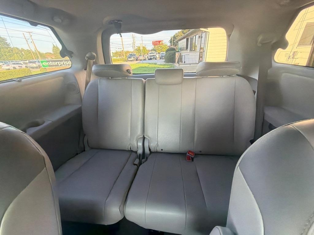 Toyota Sienna 5dr 7-Pass Van V6 XLE AAS FWD (Natl) 2014