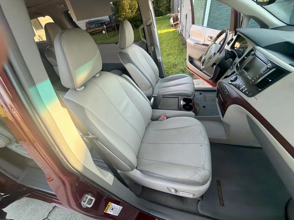 Toyota Sienna 5dr 7-Pass Van V6 XLE AAS FWD (Natl) 2014