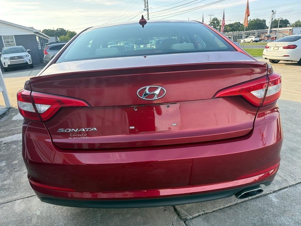 Hyundai Sonata 4dr Sdn 2.4L SE 2015