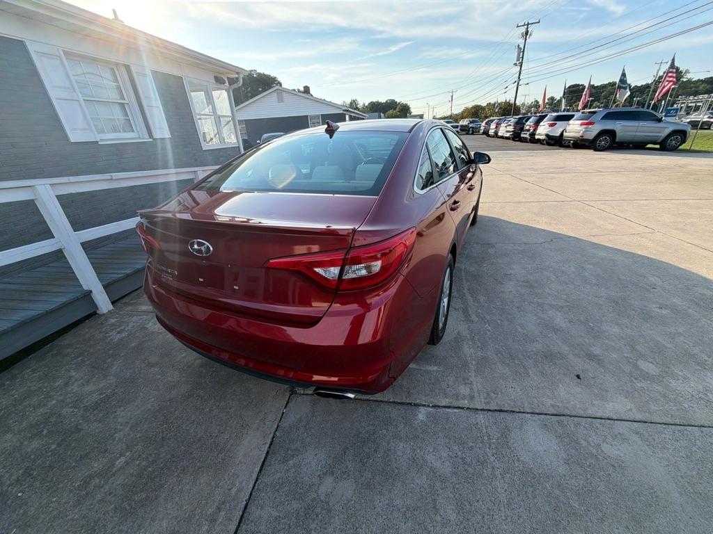 Hyundai Sonata 4dr Sdn 2.4L SE 2015