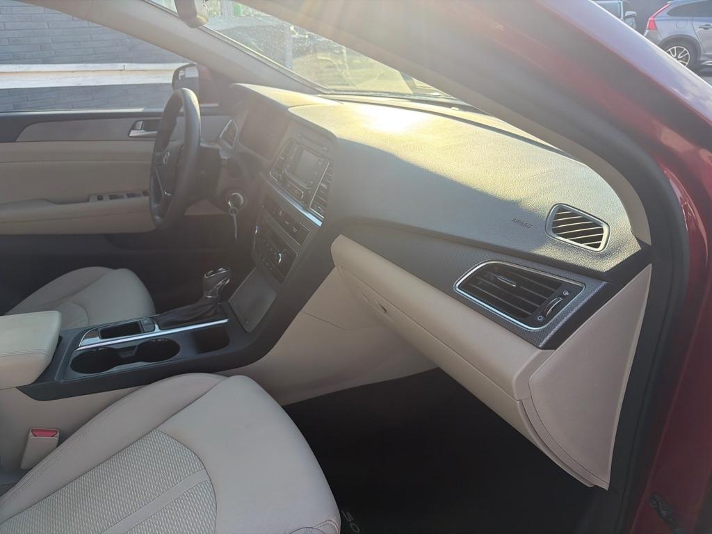 Hyundai Sonata 4dr Sdn 2.4L SE 2015