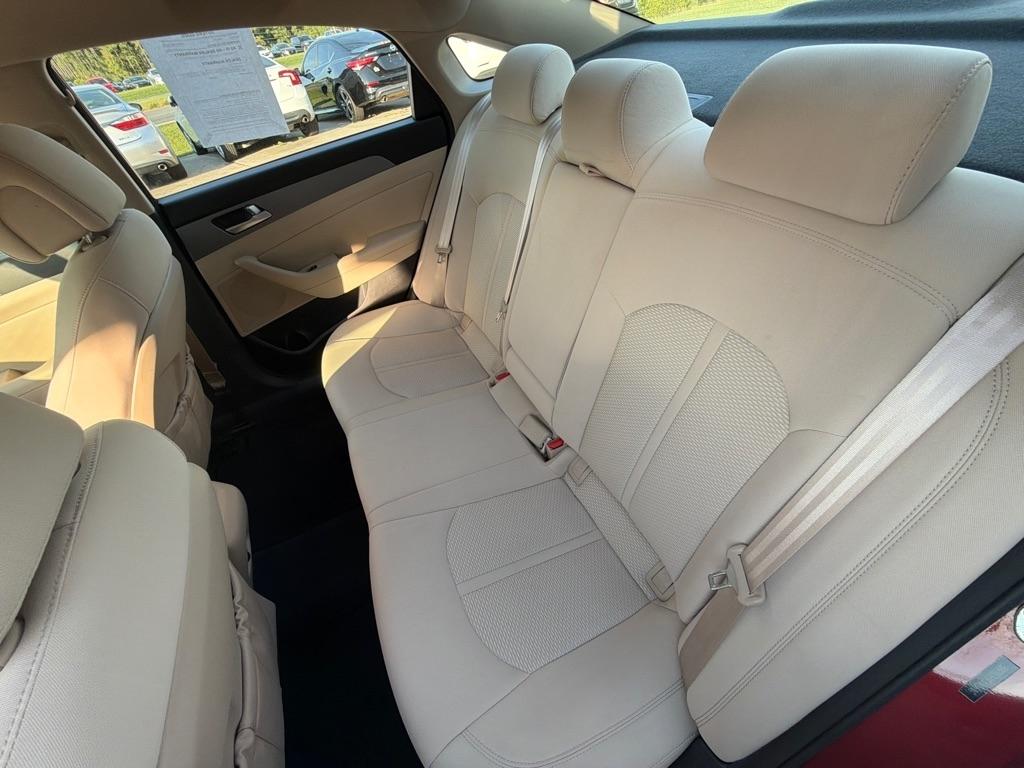 Hyundai Sonata 4dr Sdn 2.4L SE 2015