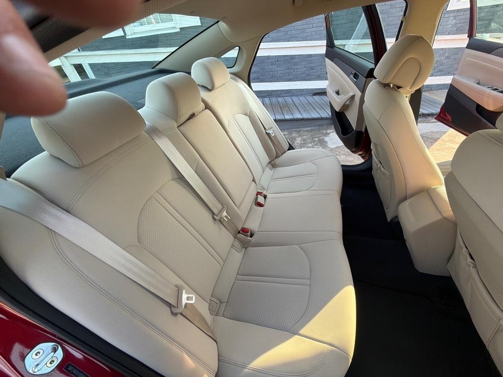 Hyundai Sonata 4dr Sdn 2.4L SE 2015