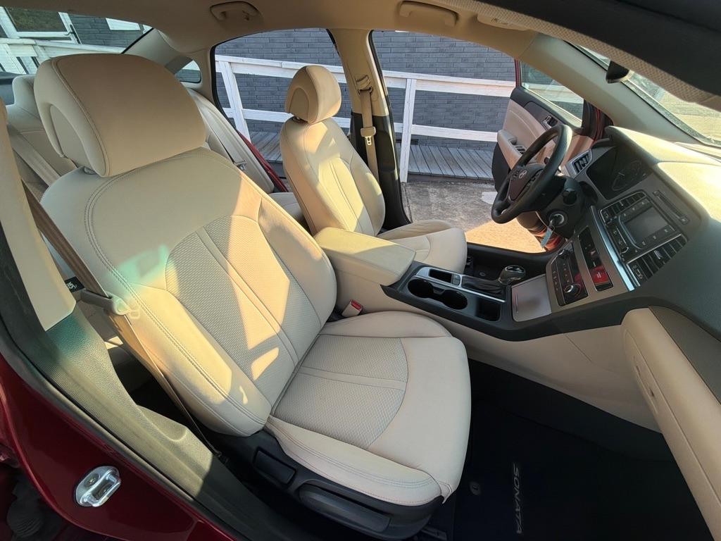 Hyundai Sonata 4dr Sdn 2.4L SE 2015