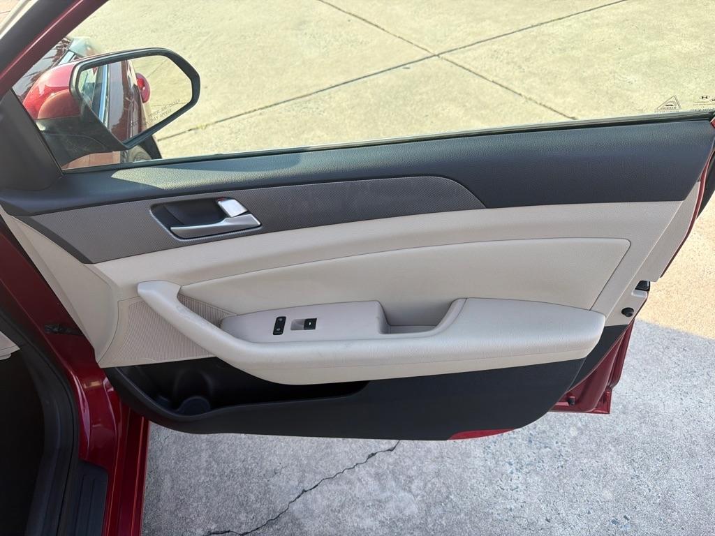 Hyundai Sonata 4dr Sdn 2.4L SE 2015