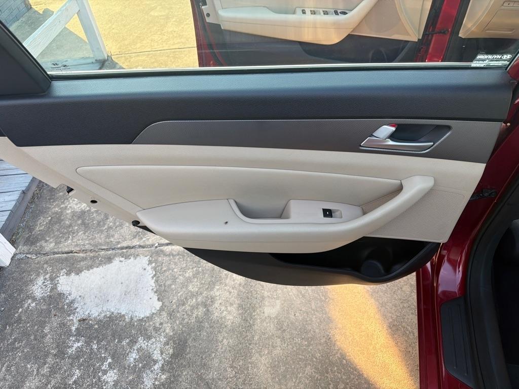 Hyundai Sonata 4dr Sdn 2.4L SE 2015