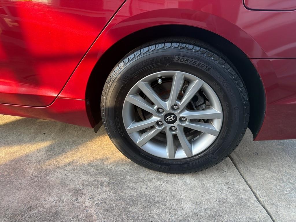 Hyundai Sonata 4dr Sdn 2.4L SE 2015