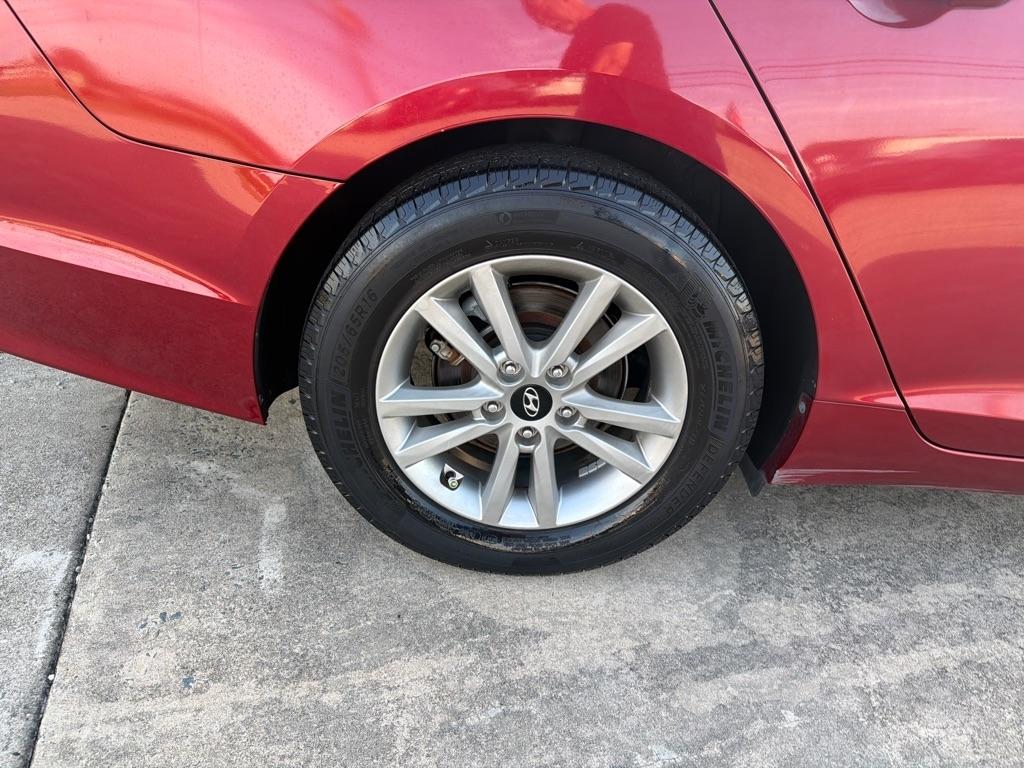 Hyundai Sonata 4dr Sdn 2.4L SE 2015