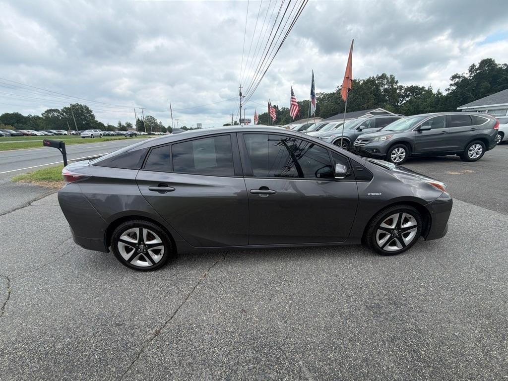 Toyota Prius Three Touring (Natl) 2018