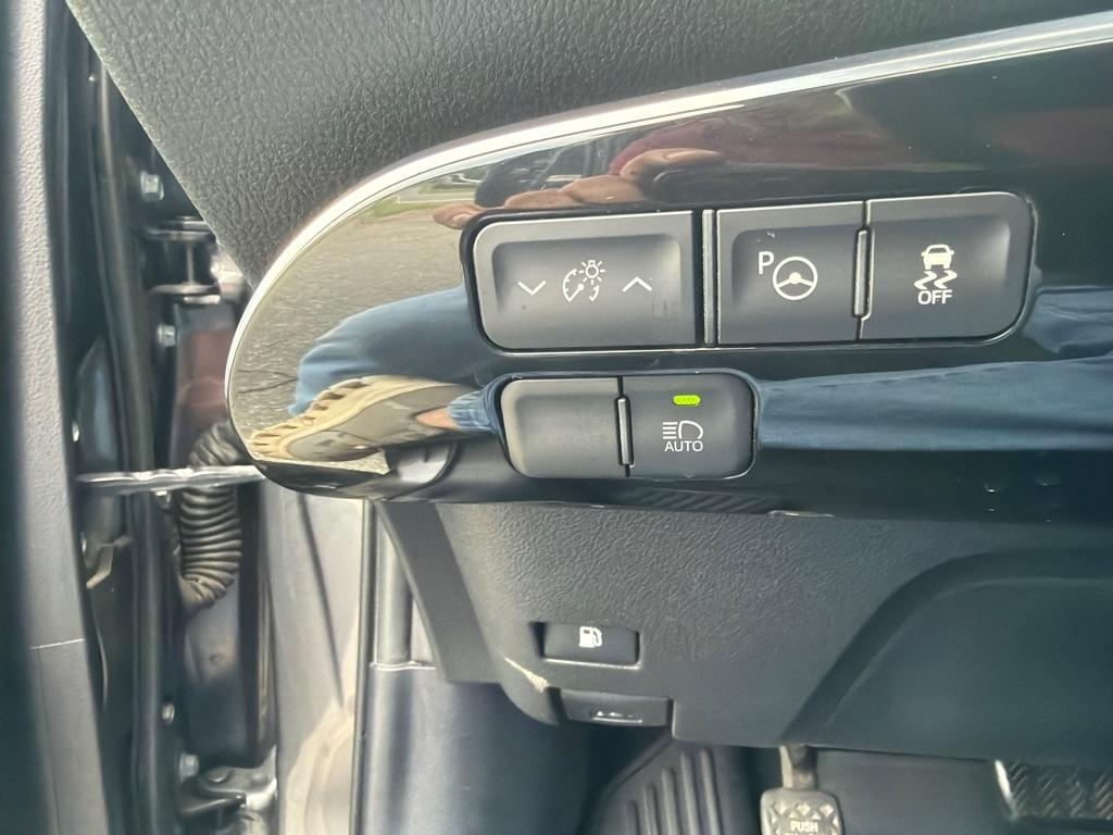 Toyota Prius Three Touring (Natl) 2018