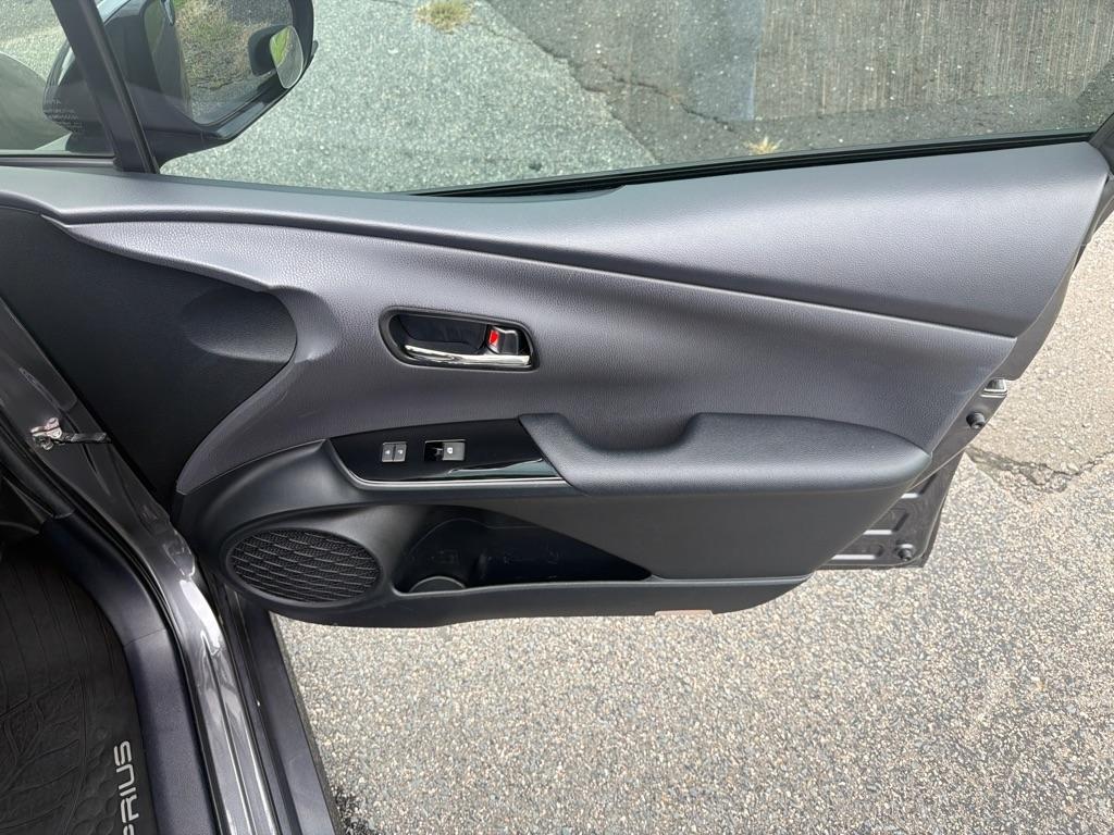 Toyota Prius Three Touring (Natl) 2018