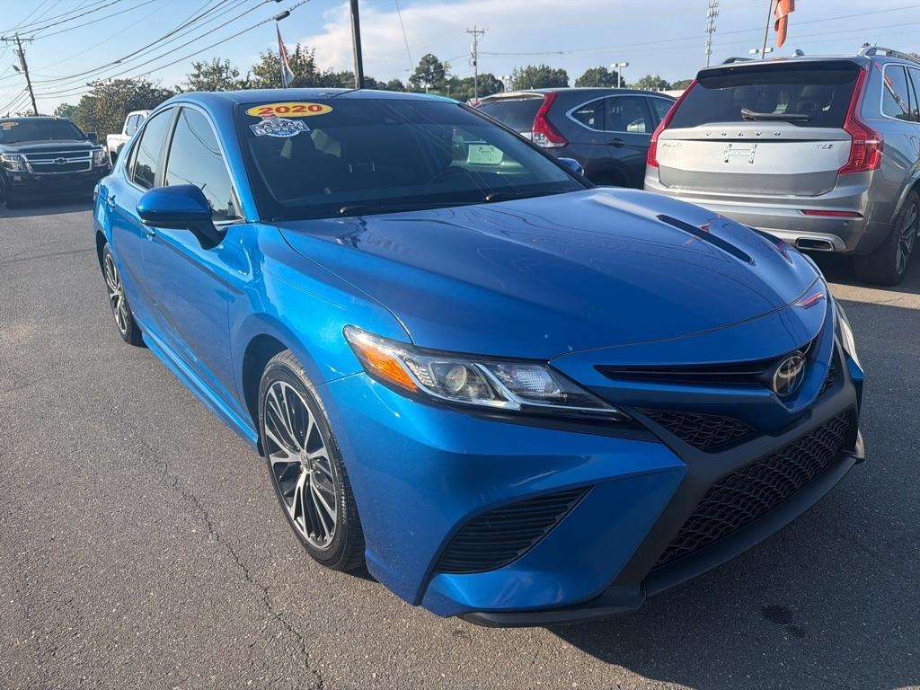 Toyota Camry SE Auto (Natl) 2020